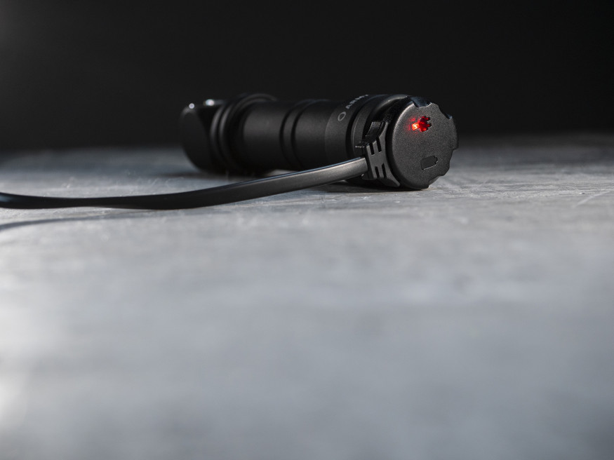 Магнитное зарядное устройство Armytek AMC-02